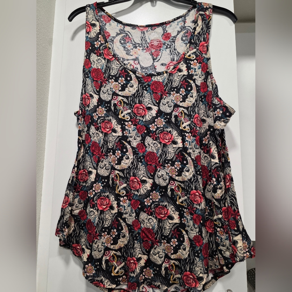 Torrid Red and Cream Floral Skull Active Tank